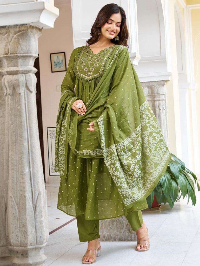 women three quarter sleeve kurta pant with dupatta set - 21961641 -  Standard Image - 4