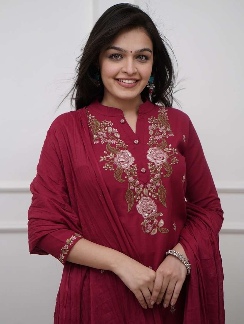 women three quarter sleeve kurta pant with dupatta set - 21961647 -  Standard Image - 4