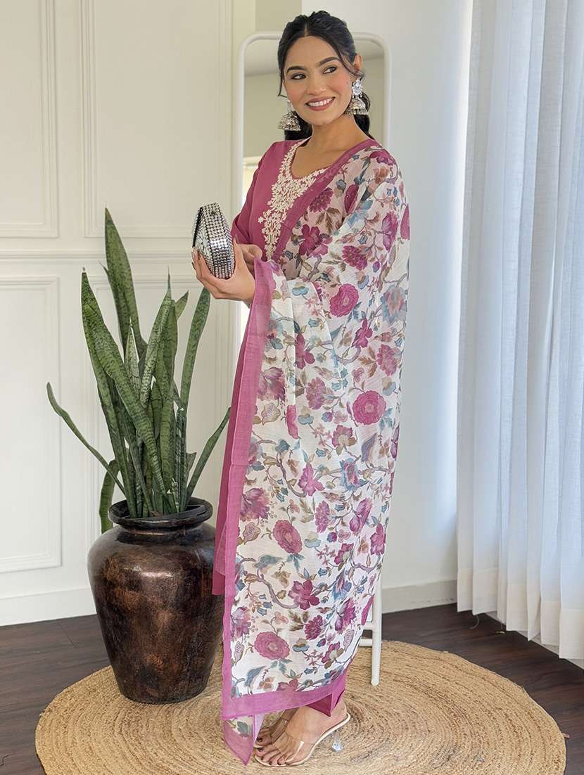 women three quarter sleeve kurta pant with dupatta set - 21961651 - Standard Image - 1