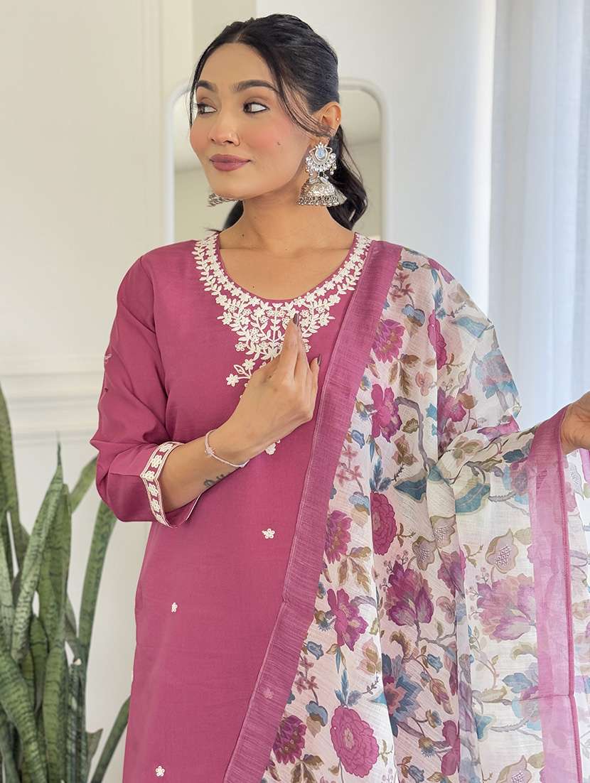 women three quarter sleeve kurta pant with dupatta set - 21961651 - Standard Image - 4