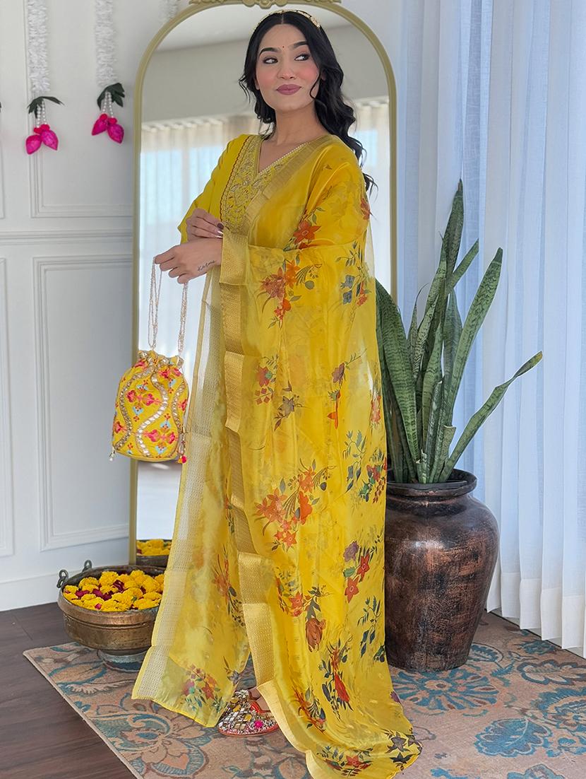 women three quarter sleeve kurta pant with dupatta set - 21961652 - Standard Image - 1