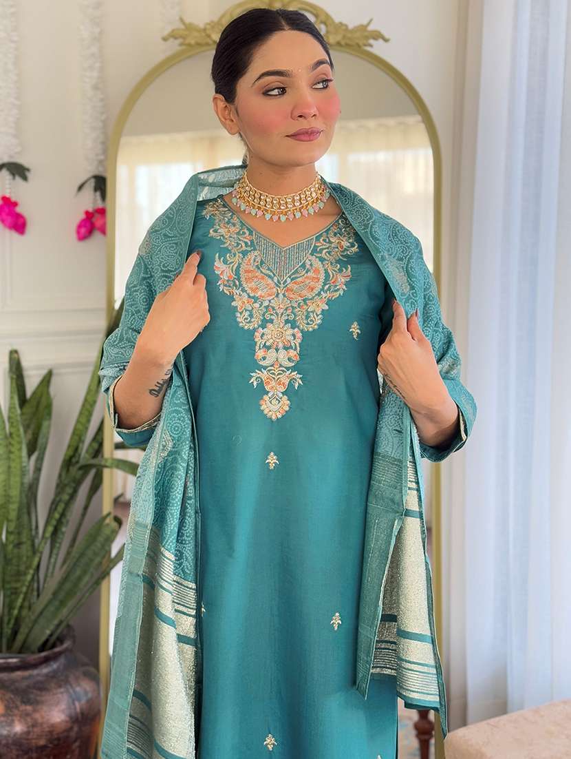 women three quarter sleeve kurta pant with dupatta set - 21961654 -  Standard Image - 4