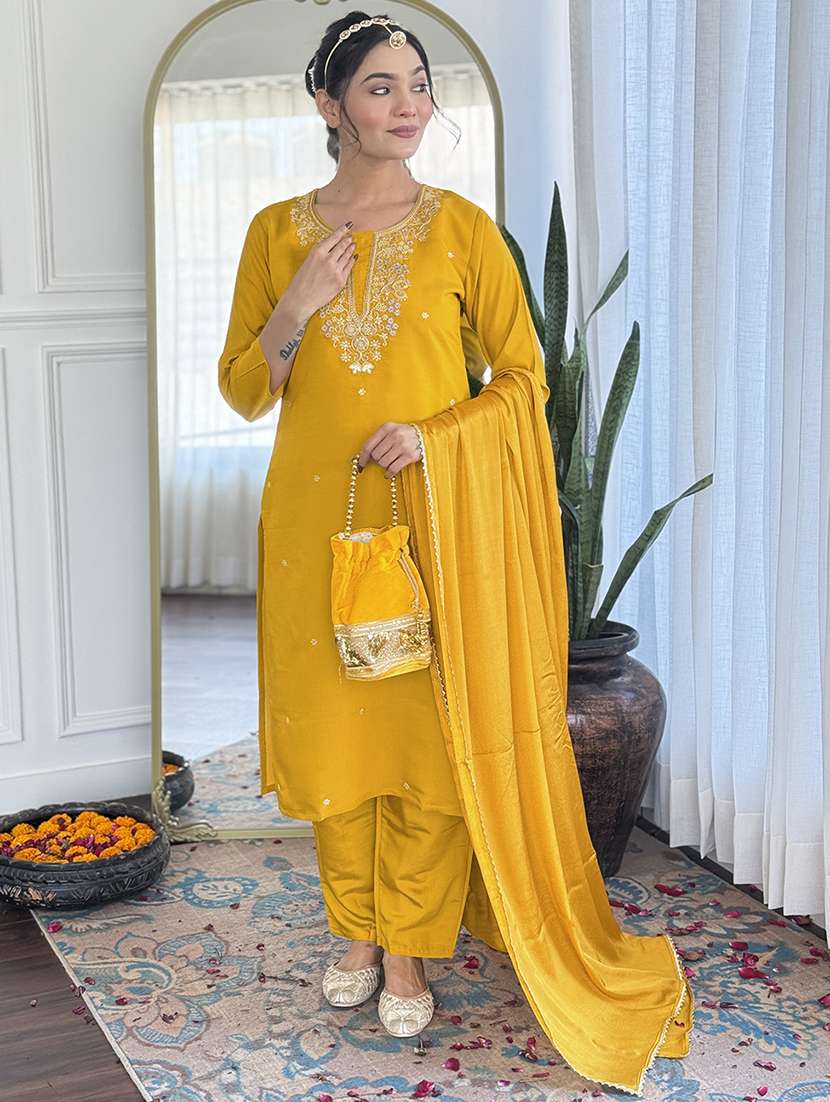 women three quarter sleeve kurta pant with dupatta set - 21961660 - Standard Image - 1