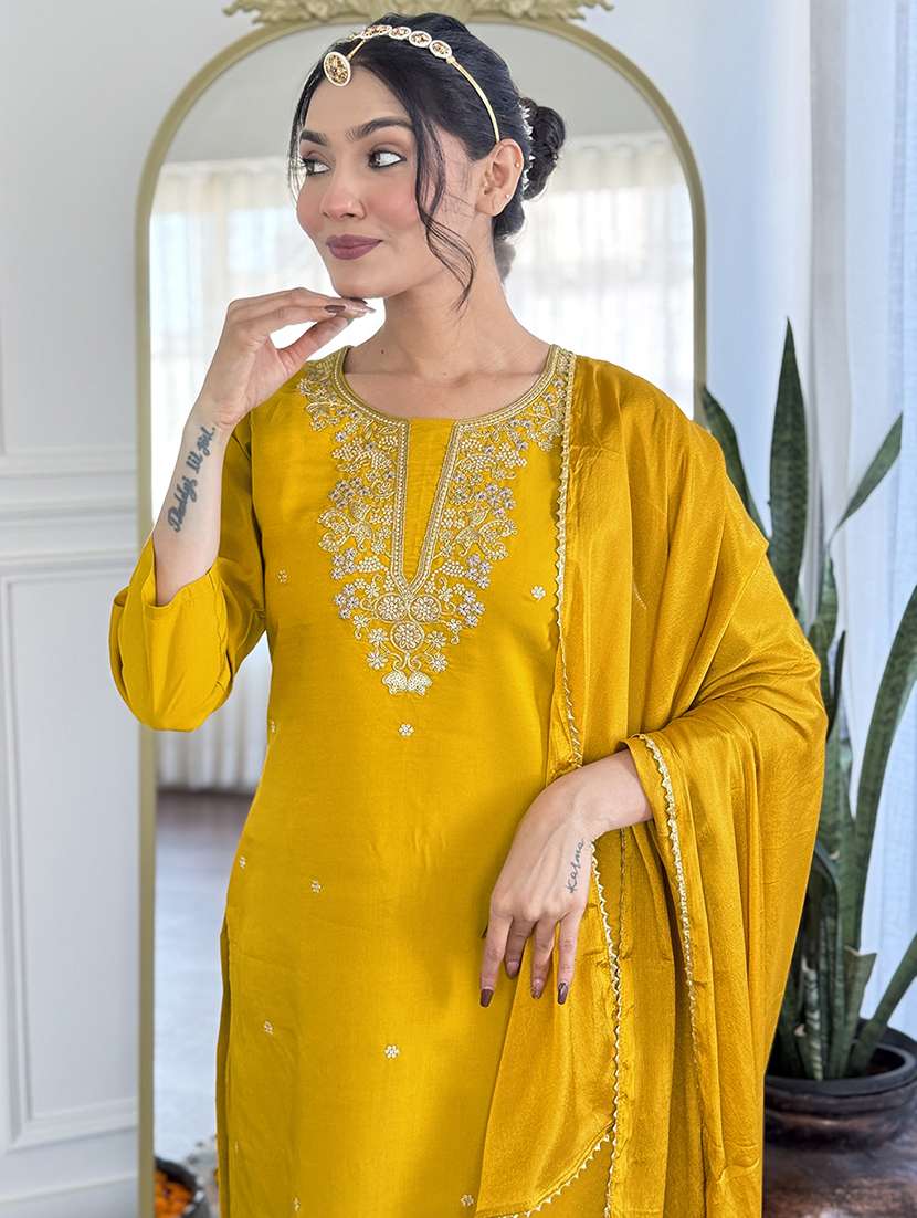 women three quarter sleeve kurta pant with dupatta set - 21961660 - Standard Image - 4