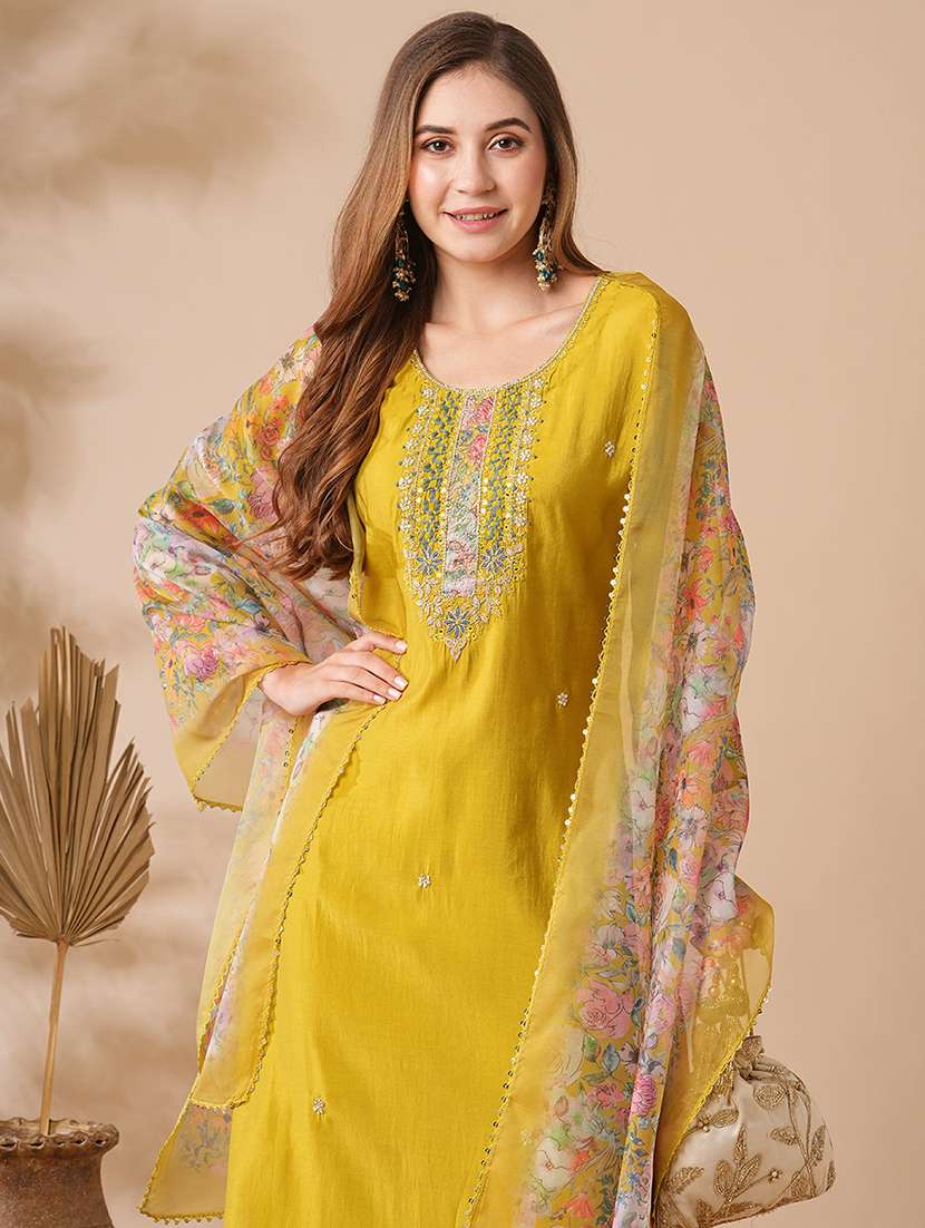 women three quarter sleeve kurta pant with dupatta set - 21961680 -  Standard Image - 4