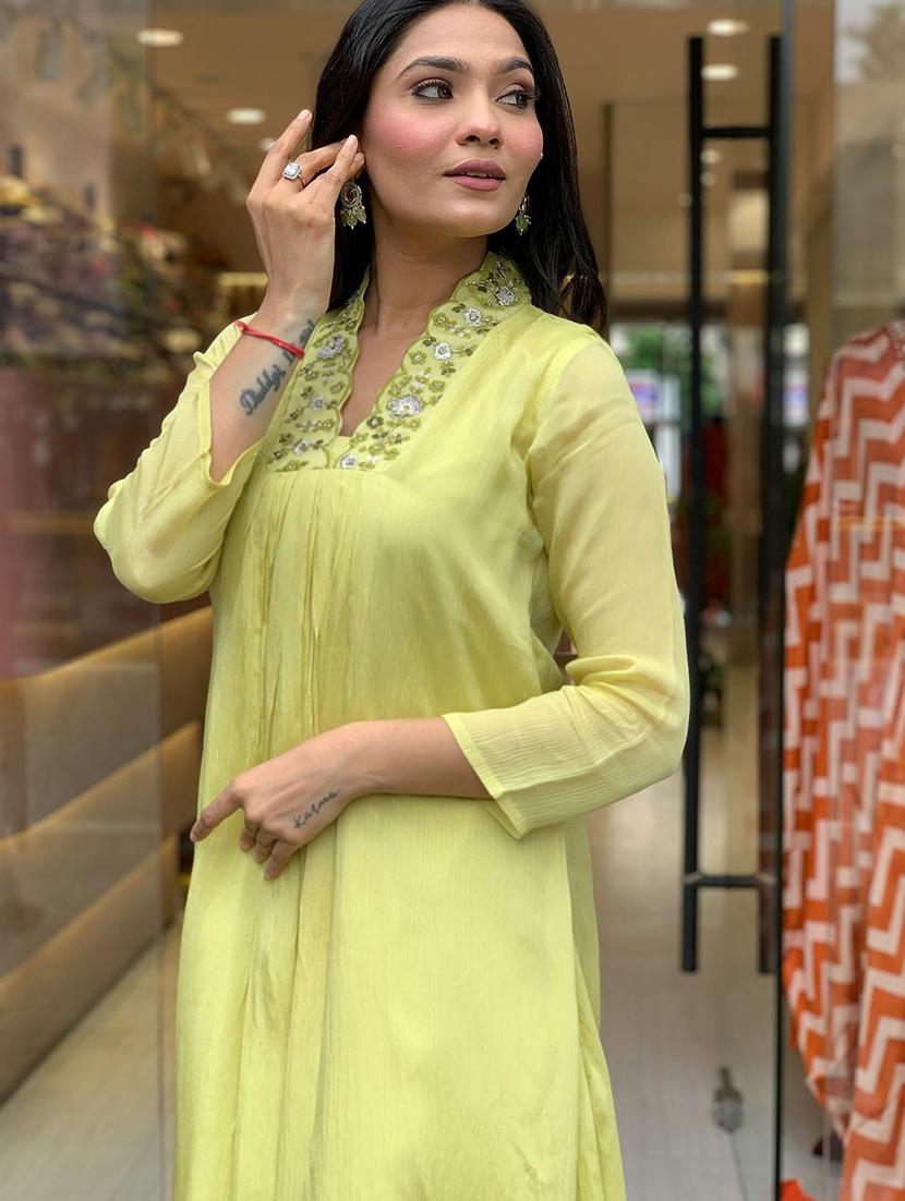 women three quarter sleeve kurta pant with dupatta set - 21961682 - Standard Image - 4