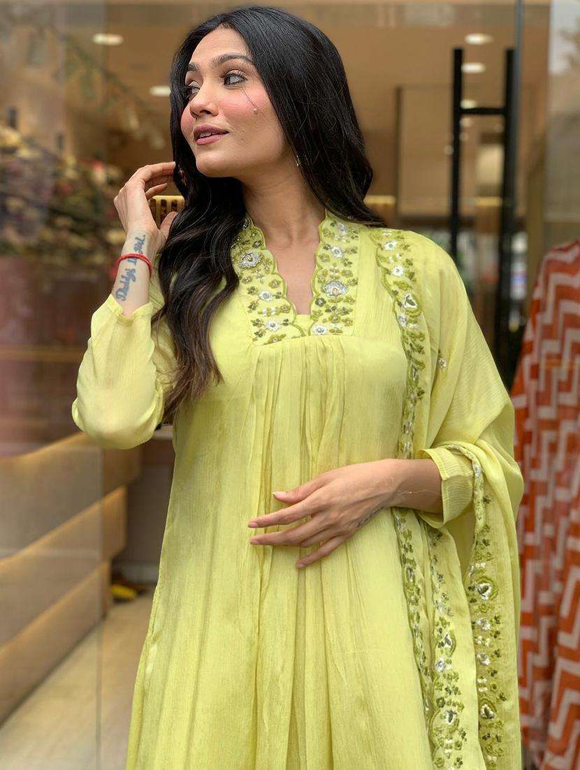 women three quarter sleeve kurta pant with dupatta set - 21961682 -  Standard Image - 4