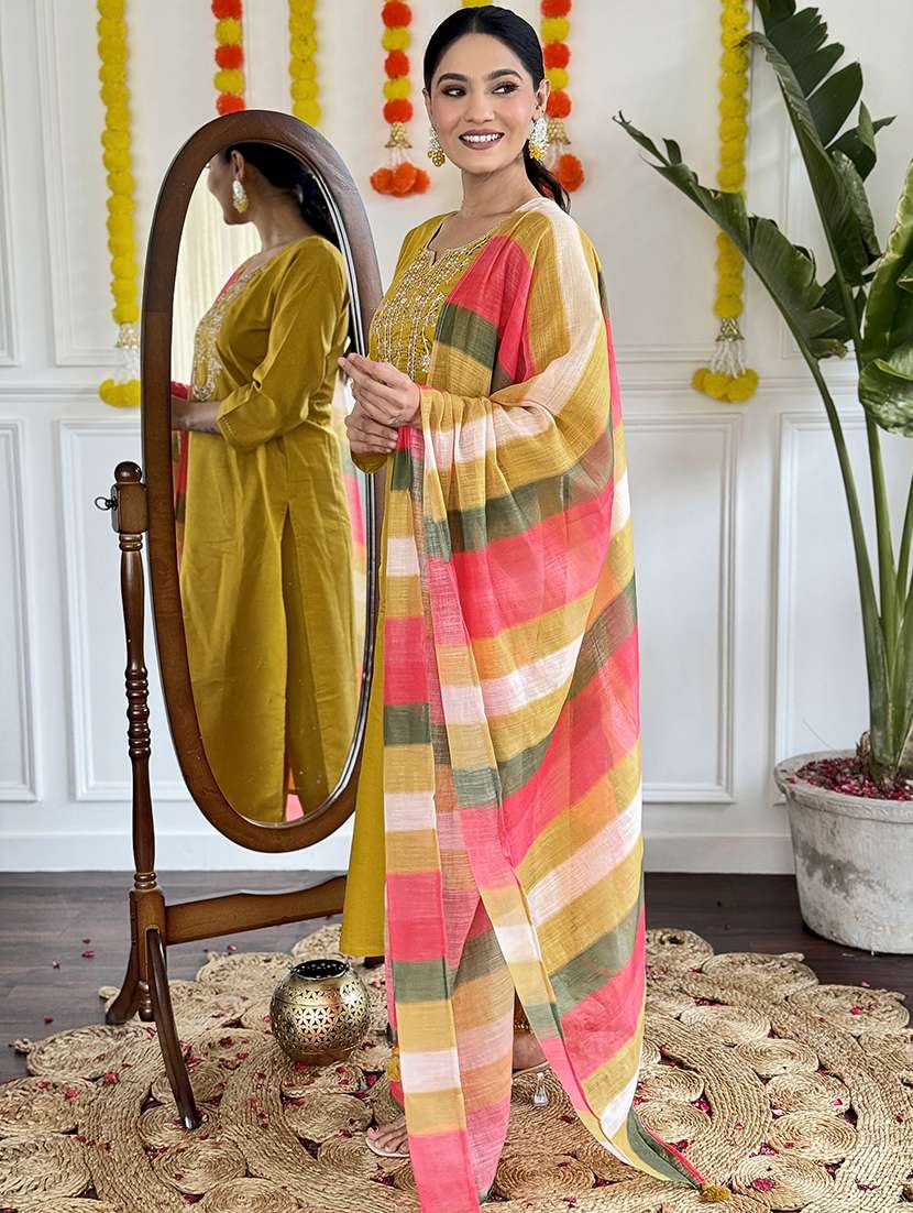 women three quarter sleeve kurta pant with dupatta set - 21961687 - Standard Image - 1