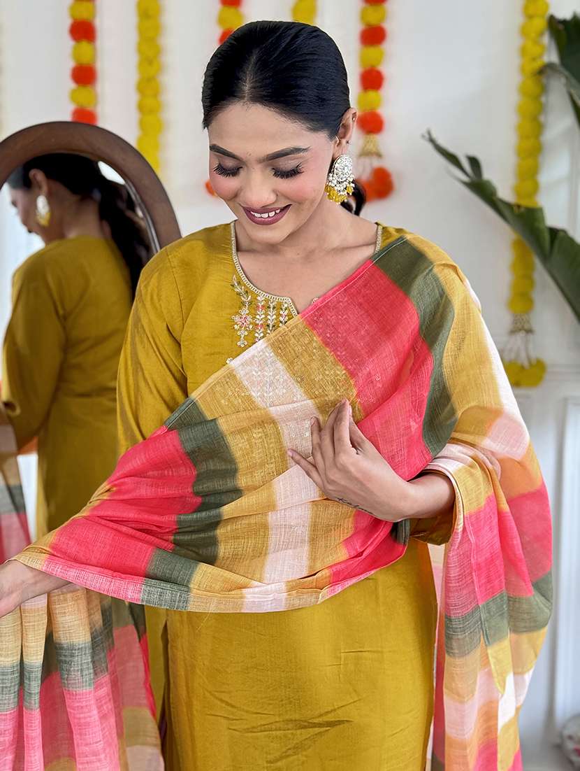women three quarter sleeve kurta pant with dupatta set - 21961687 - Standard Image - 4