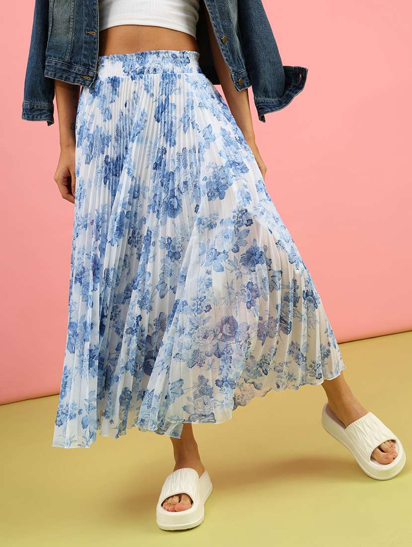women printed mid rise flared skirt