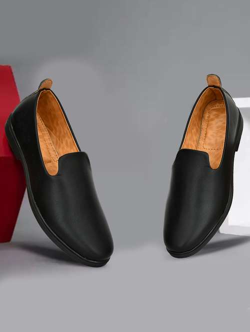 men black slip on mojari - 21961886 -  Standard Image - 0