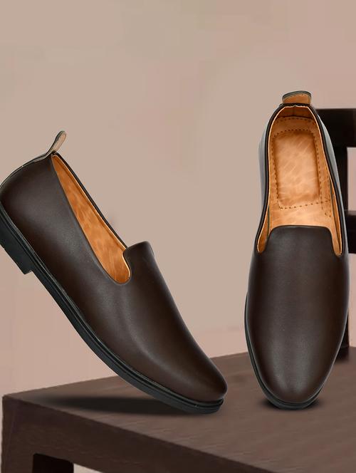 men brown slip on mojari - 21961887 -  Standard Image - 0