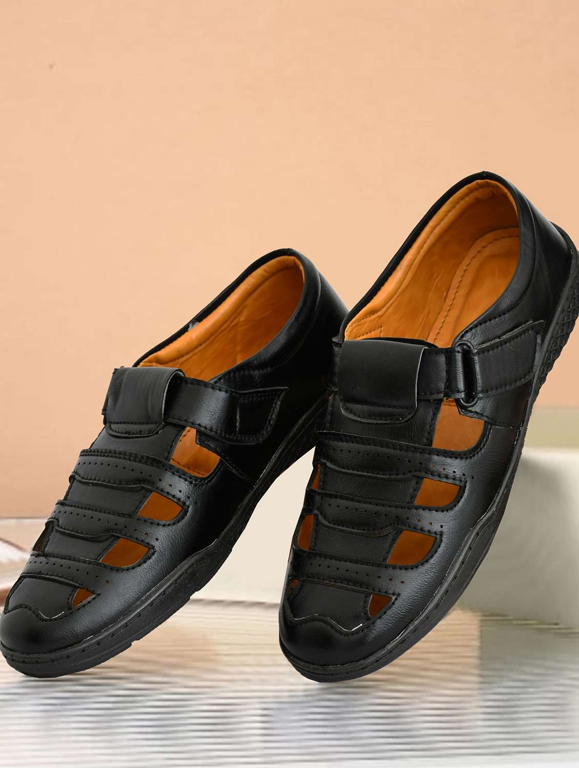 men black fisherman sandal