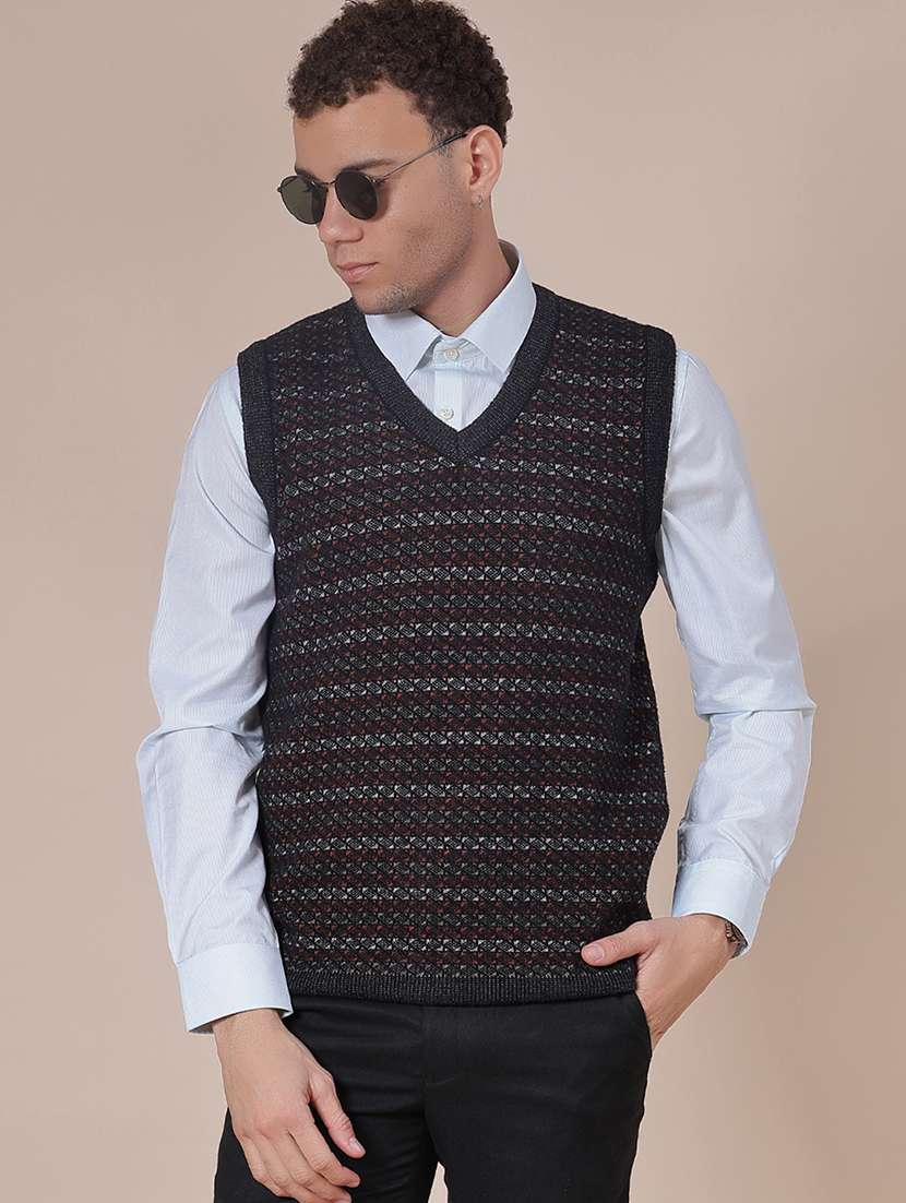 men self design sleeveless regular fit pullover