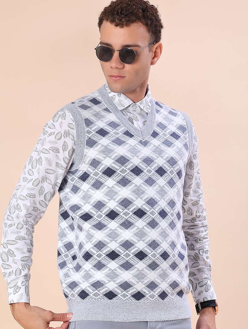 men self design sleeveless regular fit pullover