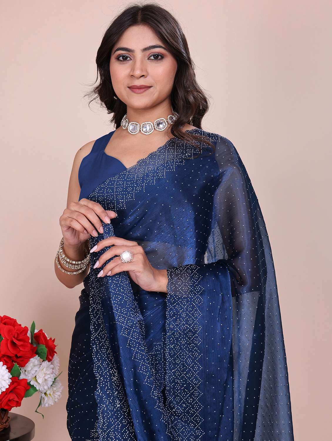 women solid with work embellished saree with blouse - 21962035 - Standard Image - 4