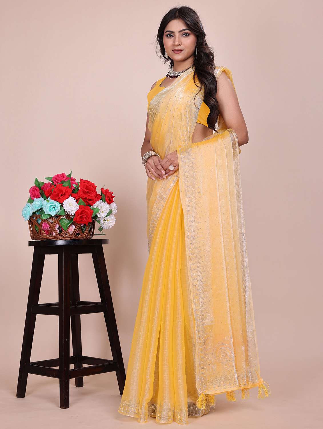 women solid with work embellished saree with blouse - 21962057 -  Standard Image - 1