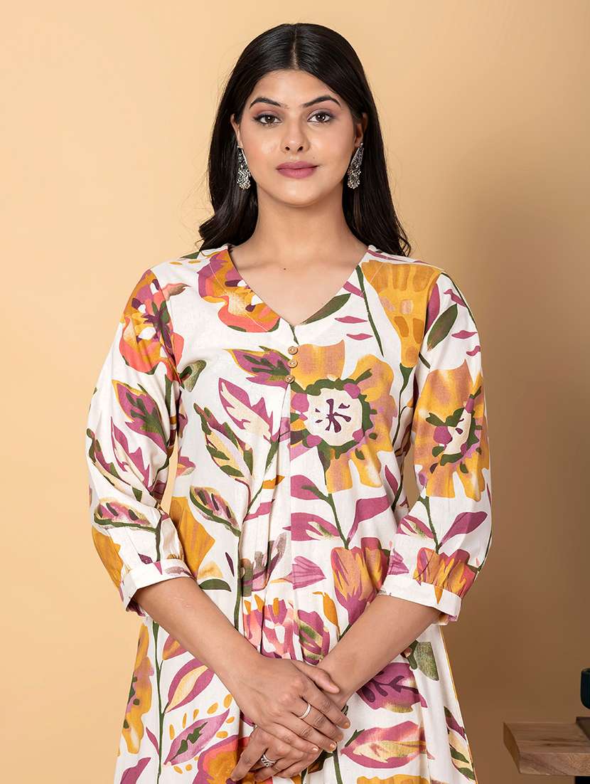 women three quarter sleeve kurta pant set - 21962189 -  Standard Image - 4