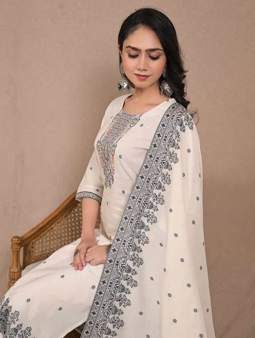 women three quarter sleeve kurta pant with dupatta set - 21962207 -  Standard Image - 4