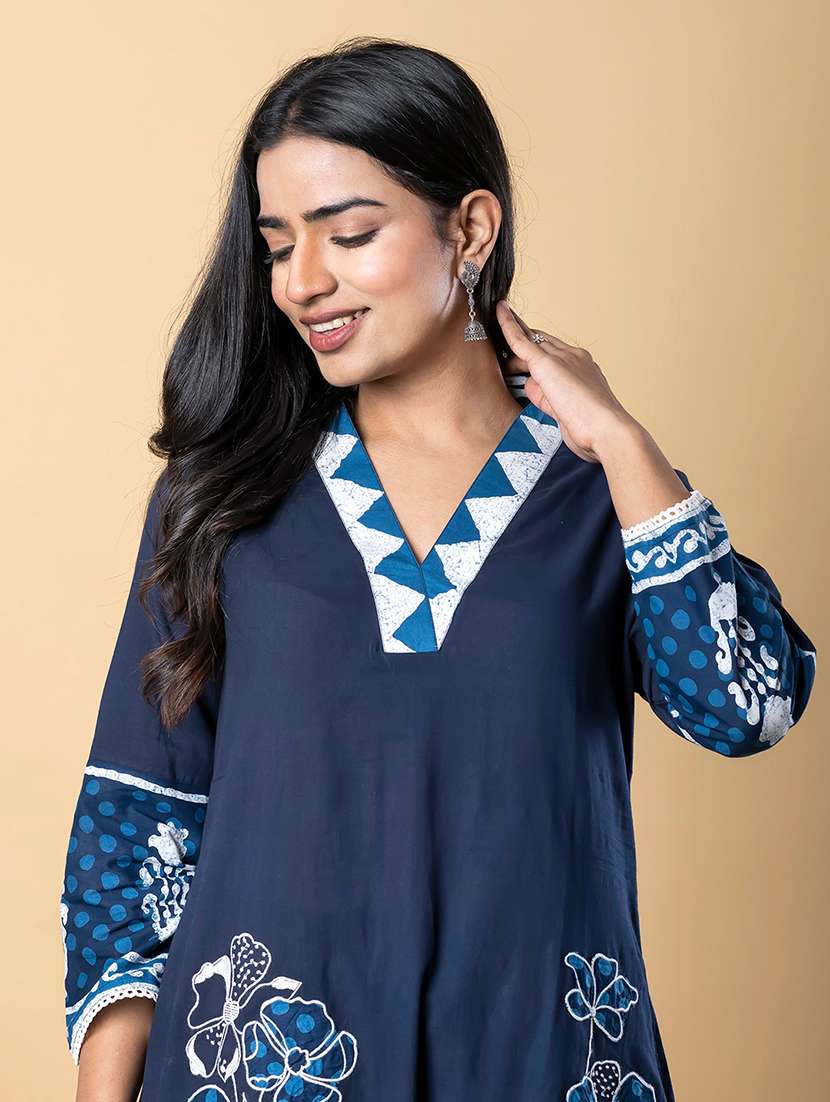 women printed three quarter sleeve kurta pant set - 21962292 -  Standard Image - 4