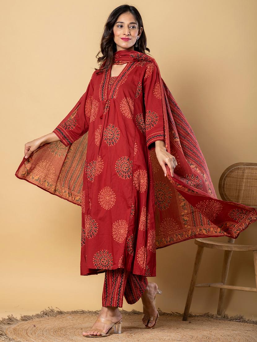 women three quarter sleeve kurta pant with dupatta set - 21962302 -  Standard Image - 1