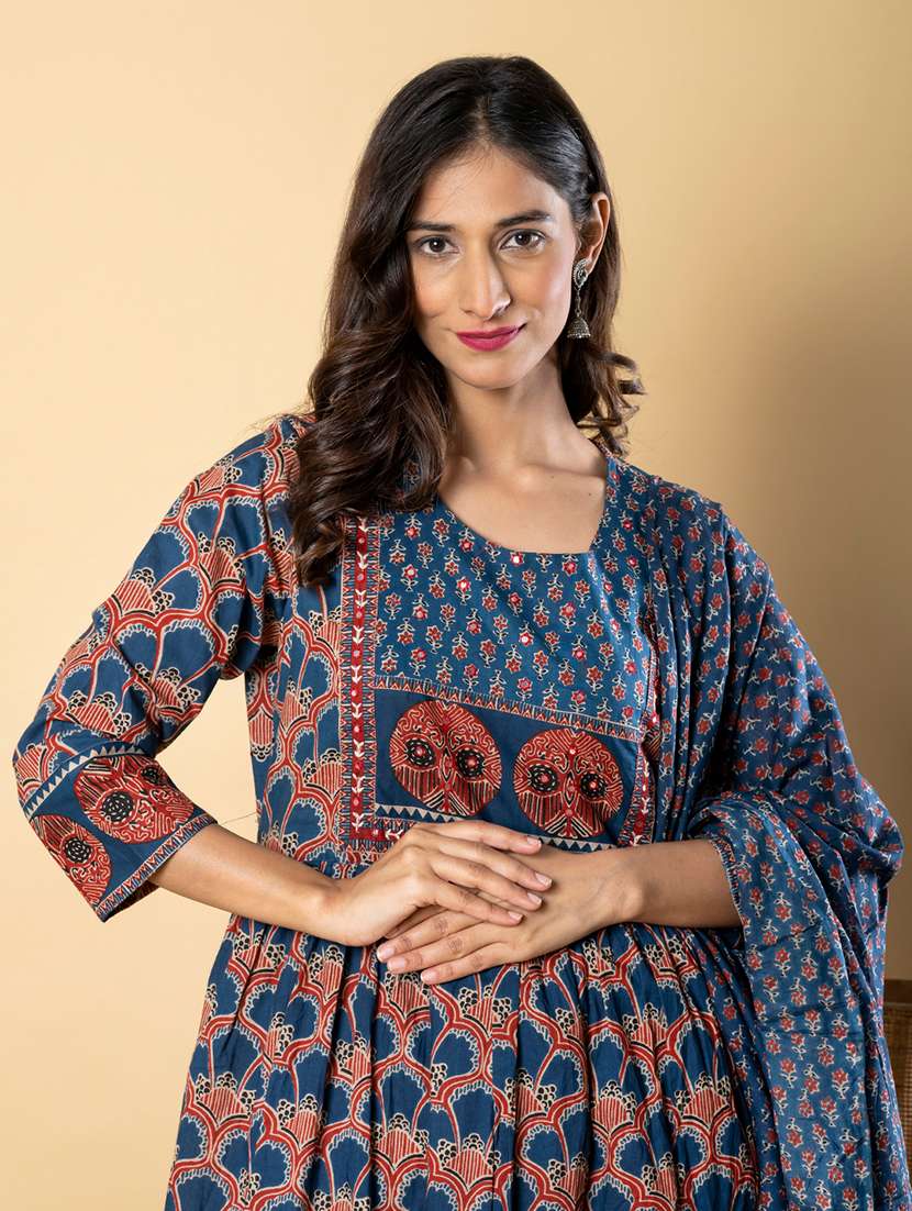 women three quarter sleeve anarkali kurta pant with dupatta set - 21962305 -  Standard Image - 4