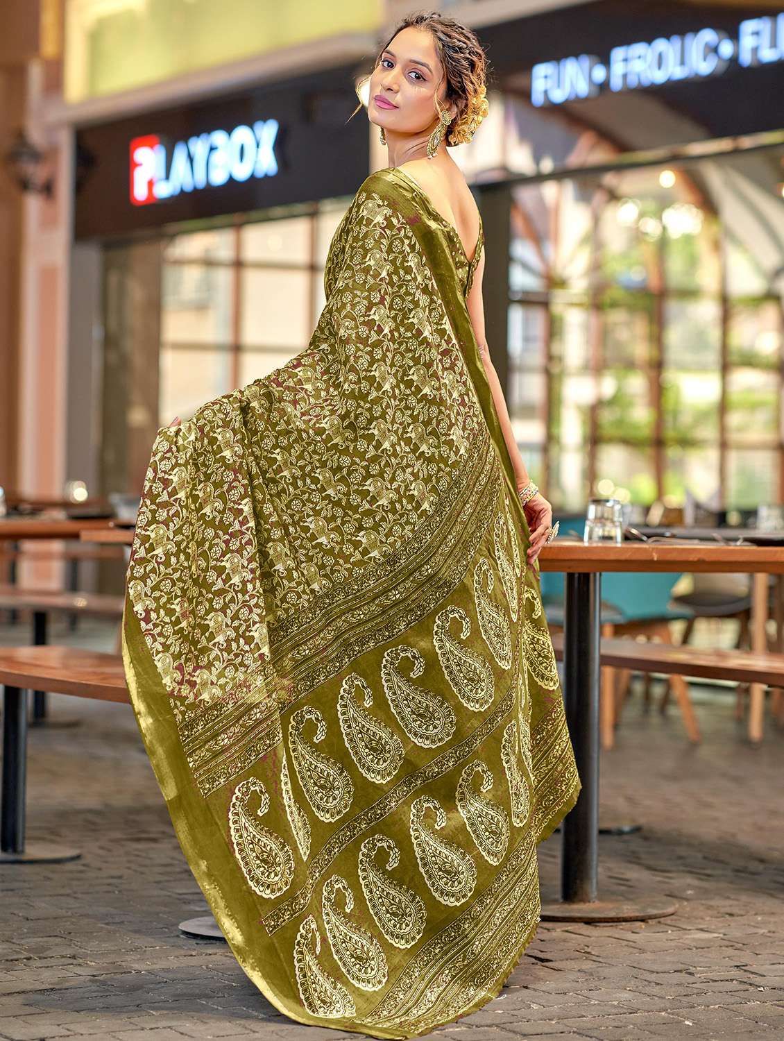 women printed casual wear saree with blouse - 21962366 -  Standard Image - 1