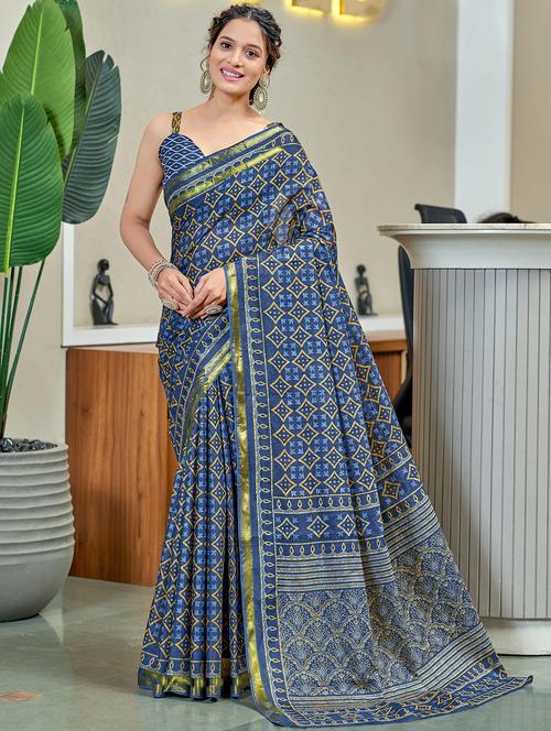 women printed casual wear saree with blouse - 21962385 - Standard Image - 0