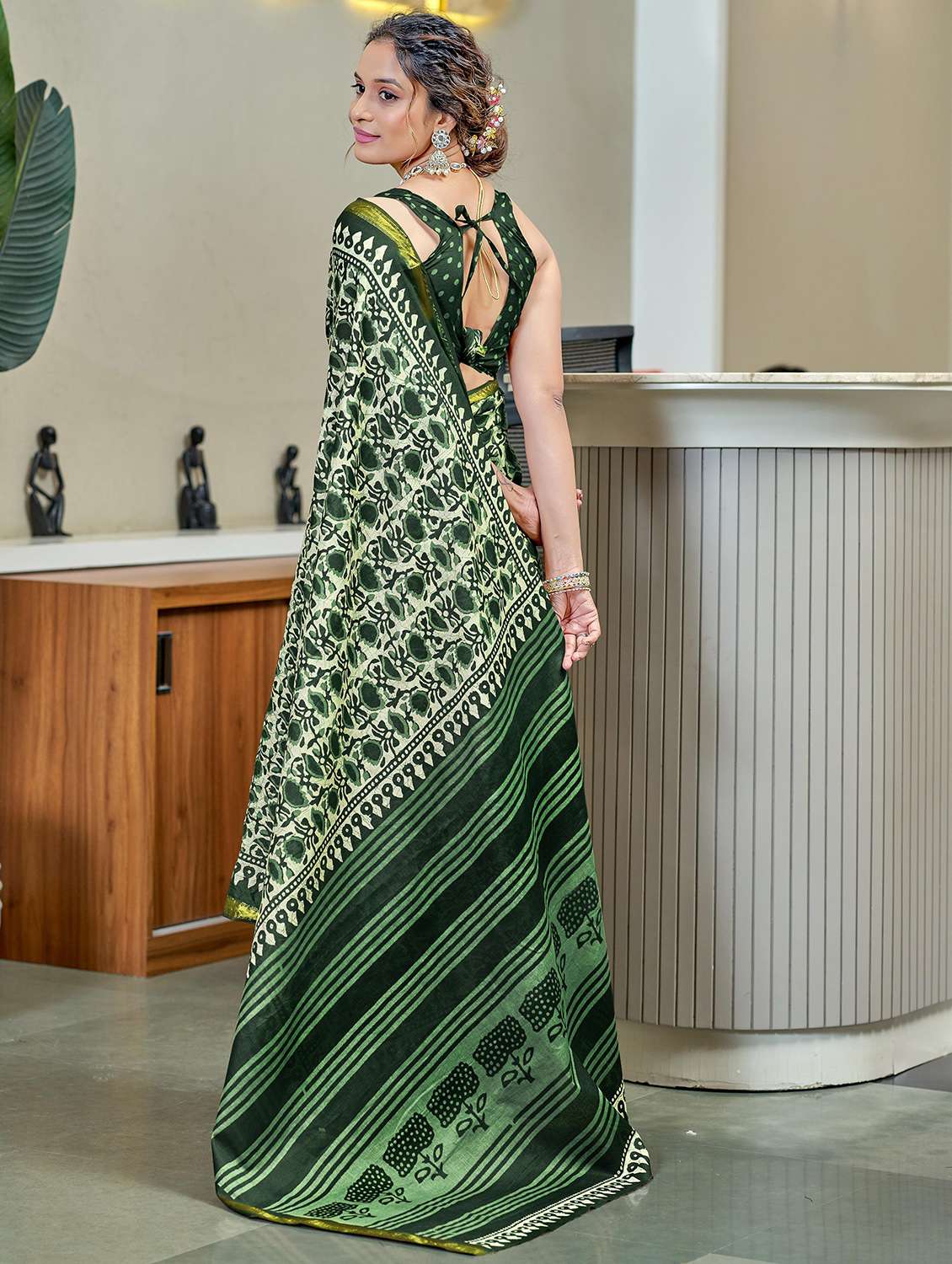 women printed casual wear saree with blouse - 21962420 -  Standard Image - 1