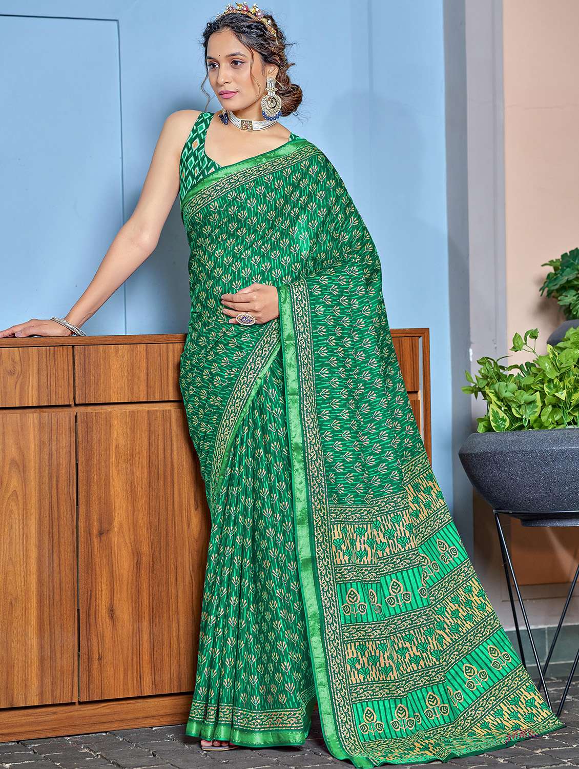 women printed casual wear saree with blouse