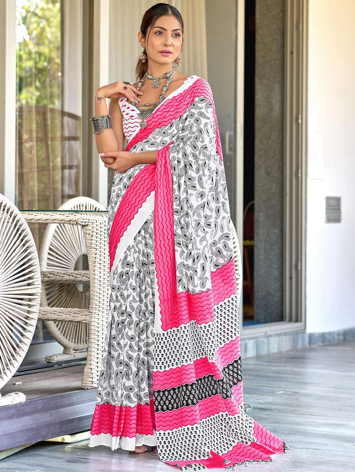 women printed casual wear saree with blouse - 21963001 - Zoom Image - 0