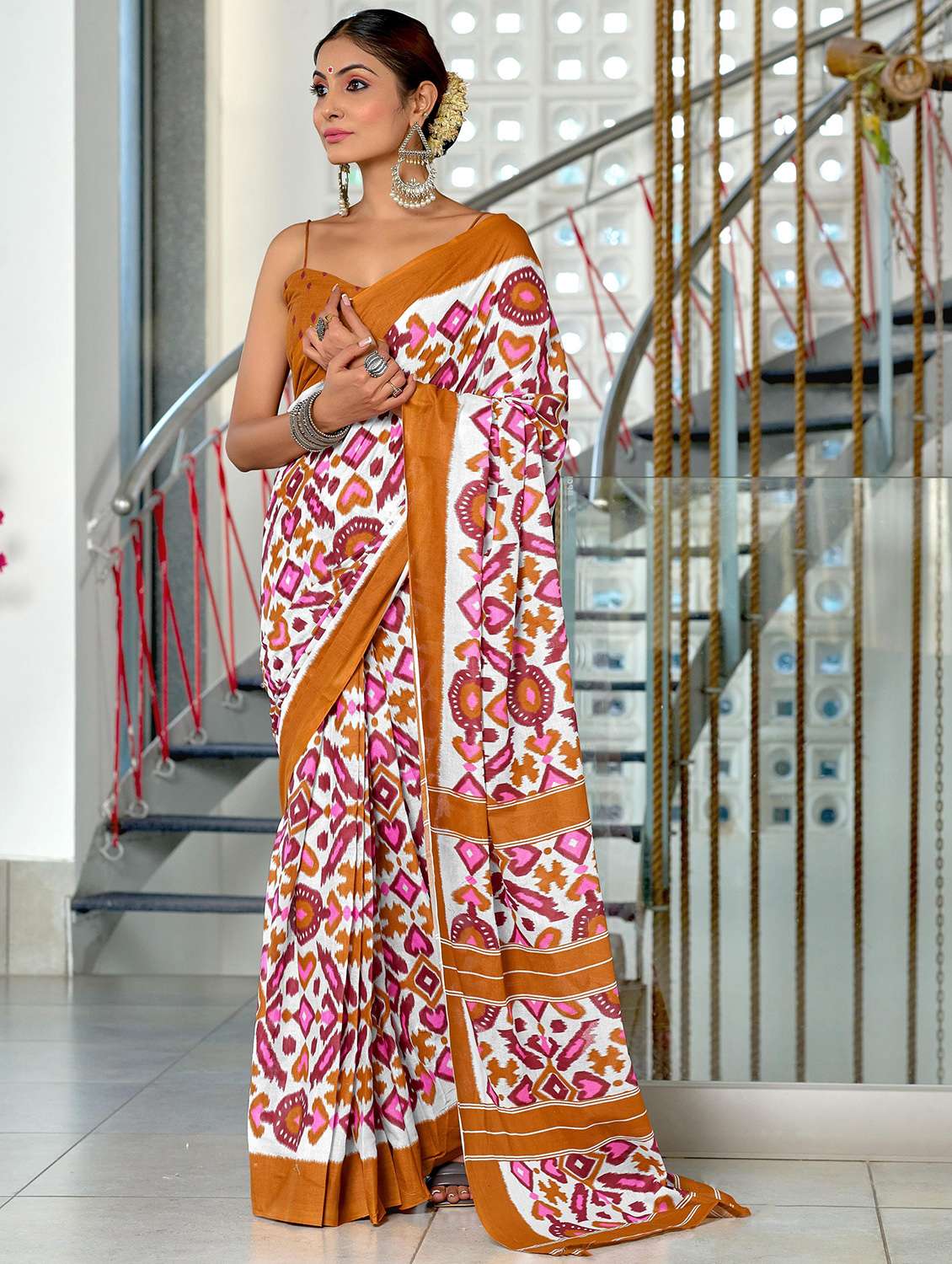women printed casual wear saree with blouse - 21963002 - Zoom Image - 0