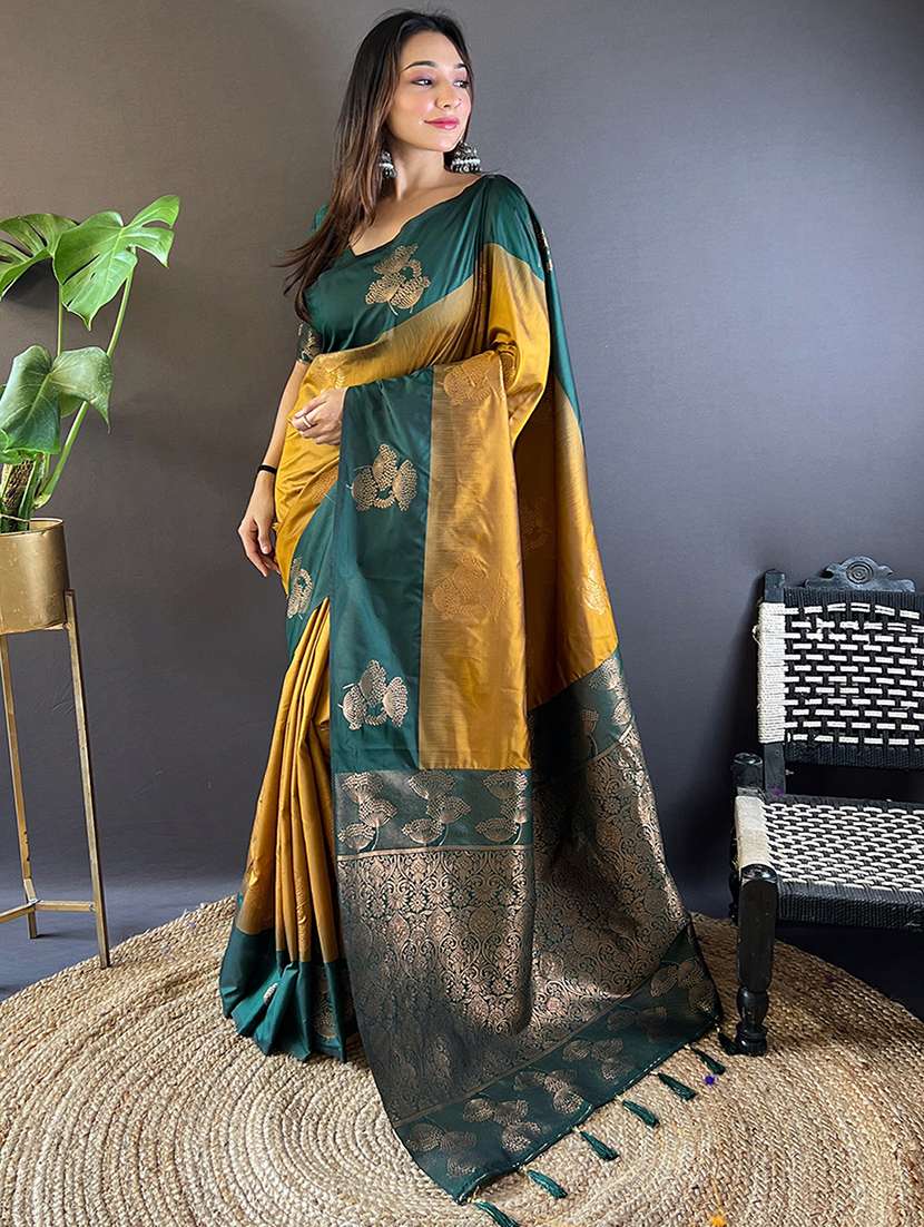 women self design bordered saree with blouse