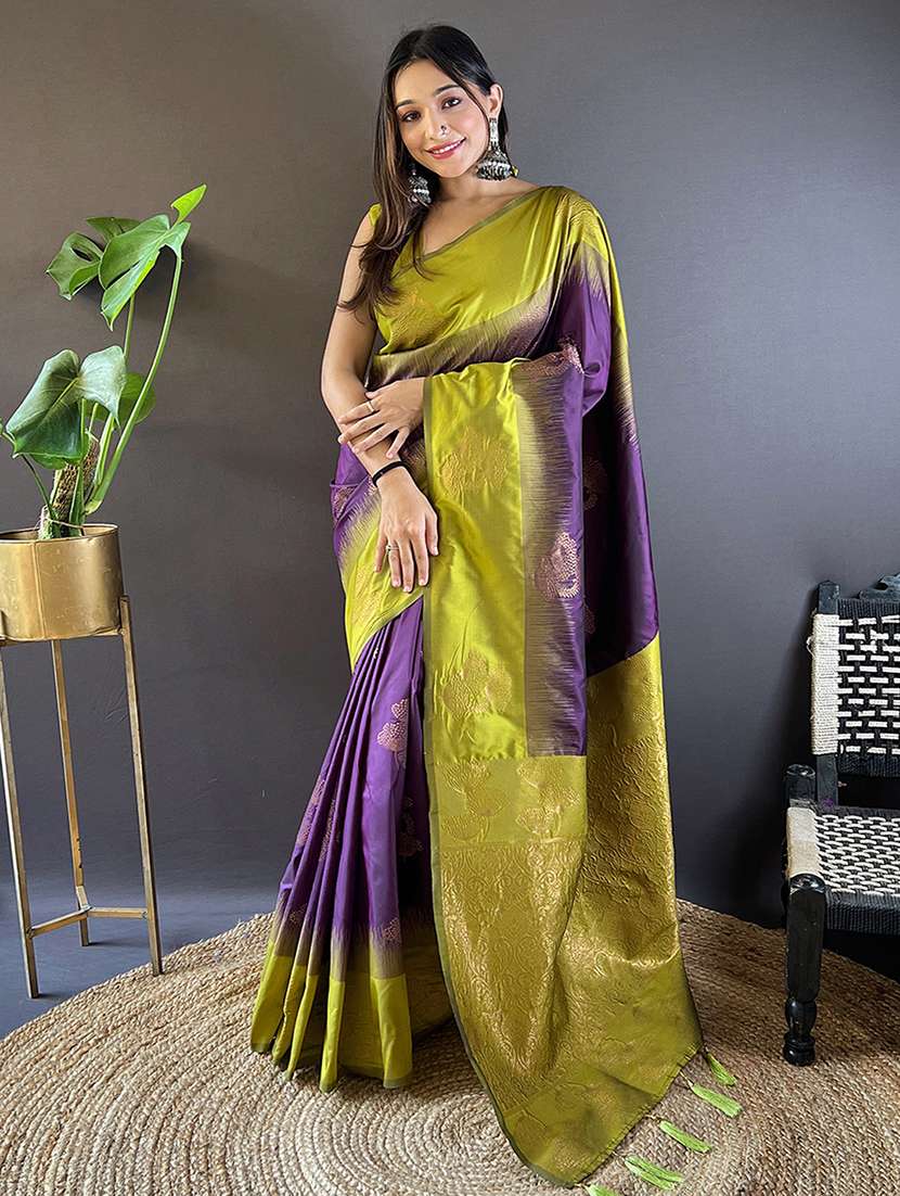 women self design bordered saree with blouse