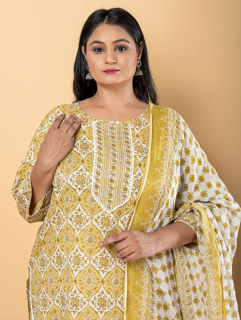 women plus size three quarter sleeve kurta pant with dupatta set - 21963095 -  Standard Image - 4