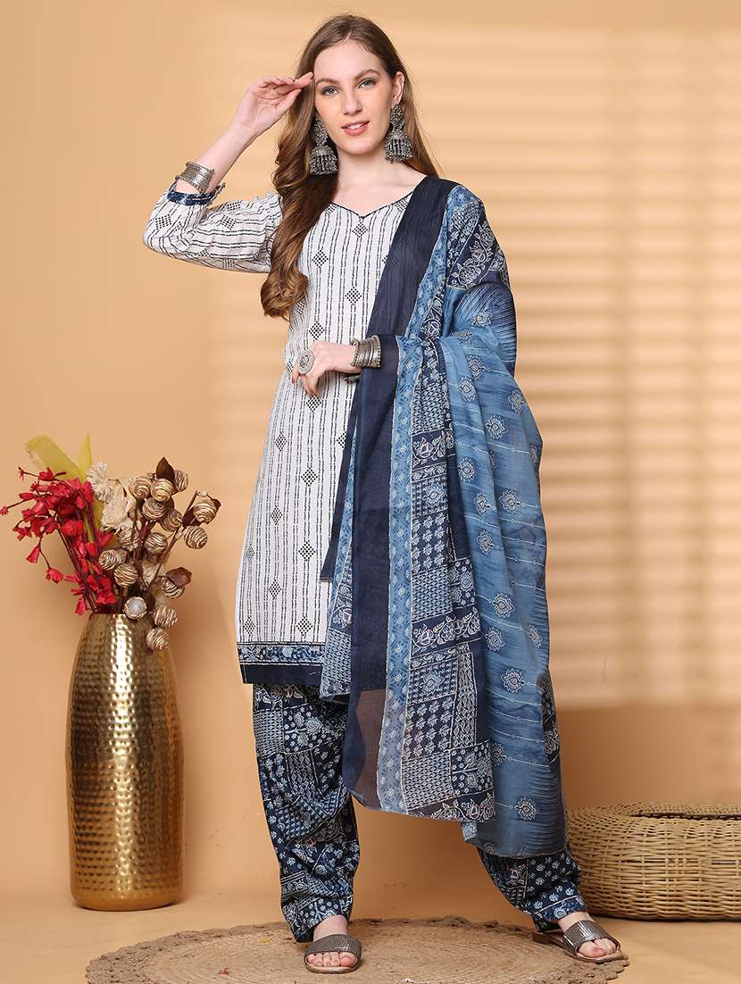 women printed three quarter sleeve kurta salwar with dupatta set