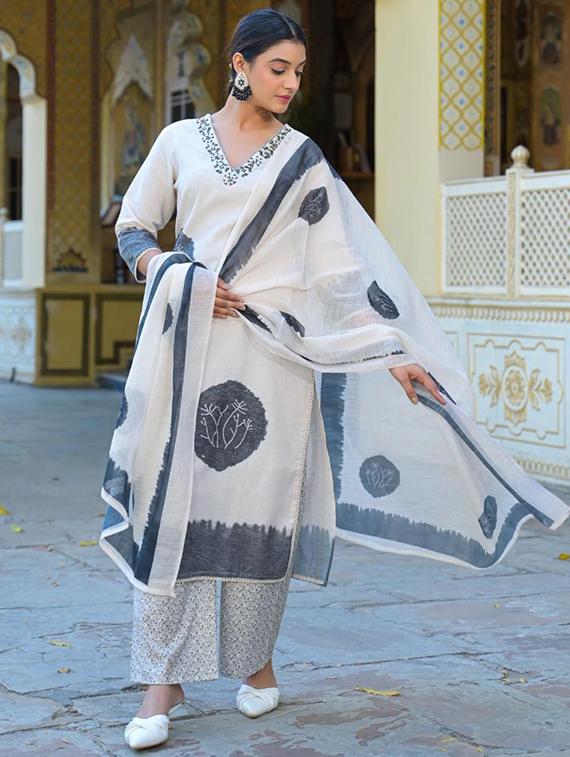 women three quarter sleeve kurta palazzo with dupatta set - 21963450 - Zoom Image - 0