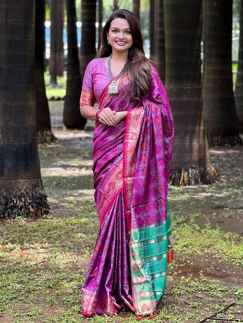 women self design patola saree with blouse - 21964304 - Standard Image - 0