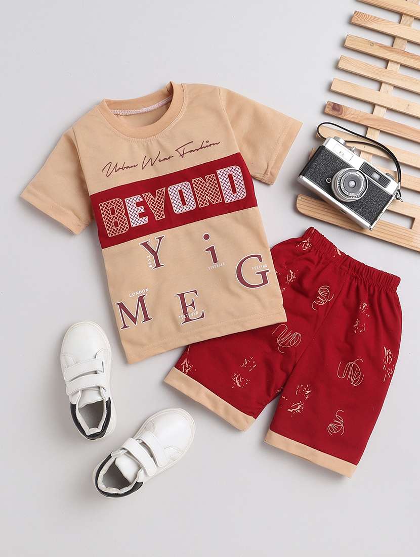 boys printed t-shirt & shorts casual wear set
