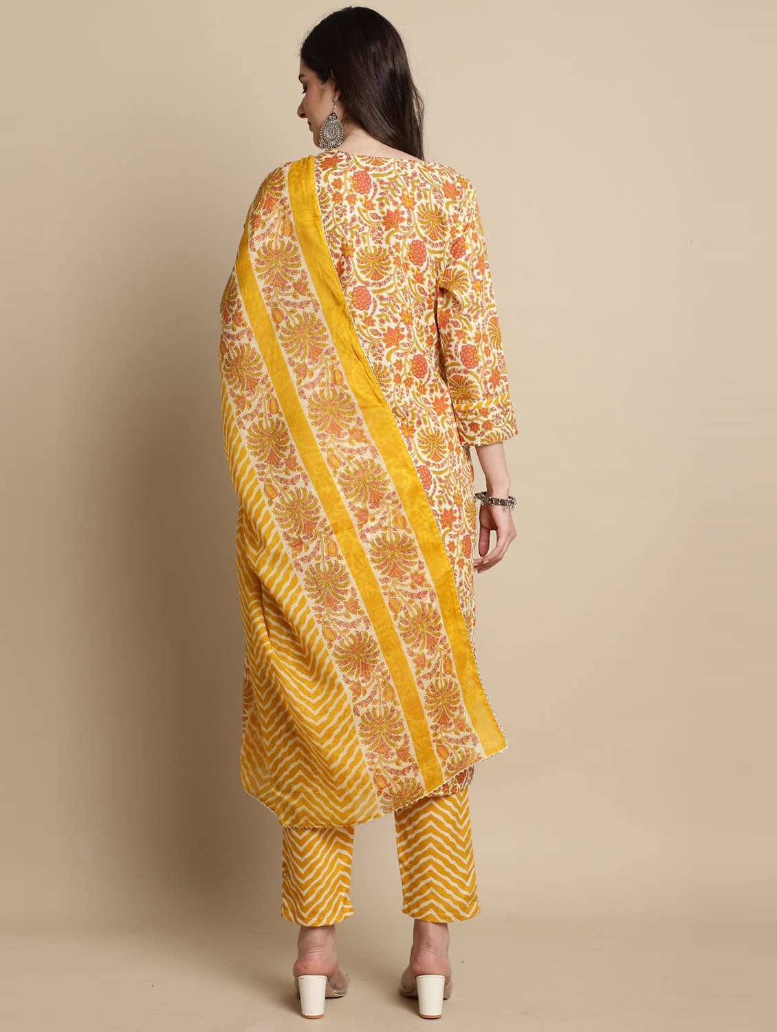 women printed kurta and pant with dupatta set - 21964920 -  Standard Image - 4