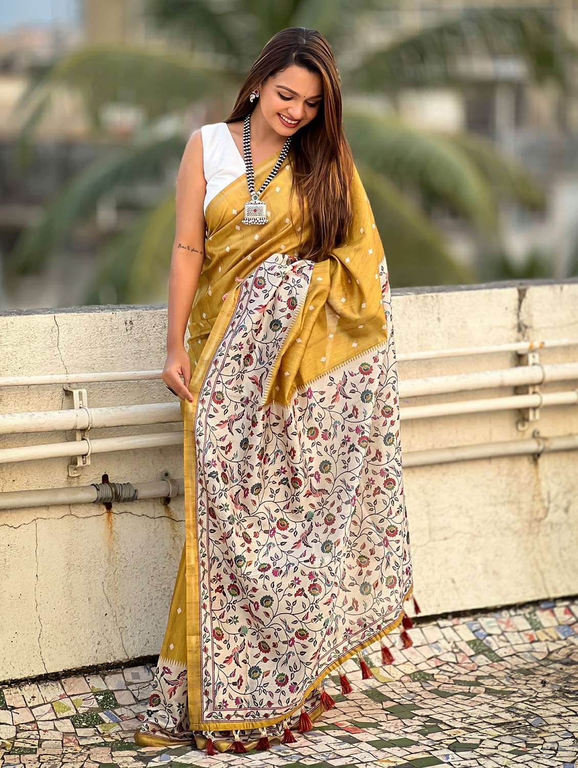 women printed casual wear saree with blouse - 21964988 -  Standard Image - 1