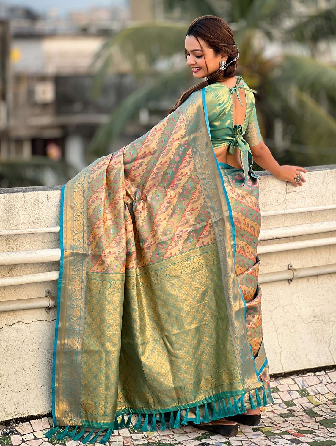 women self design banarasi saree with blouse - 21965059 -  Standard Image - 1