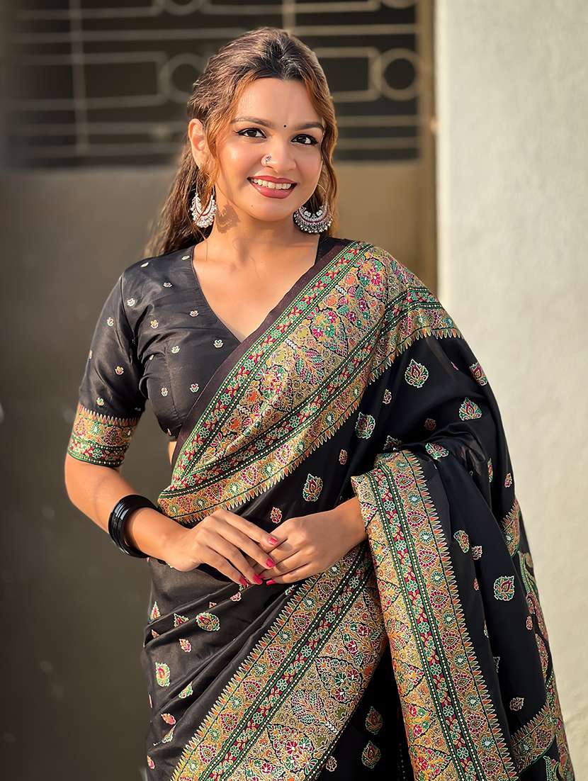 women self design banarasi saree with blouse - 21965066 -  Standard Image - 4