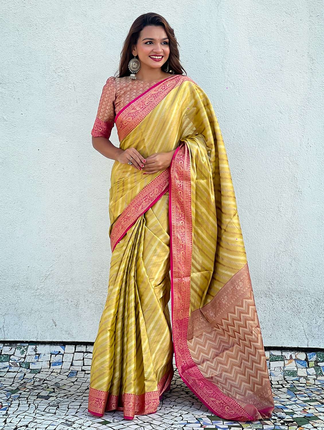 women self design banarasi saree with blouse - 21965076 -  Standard Image - 1
