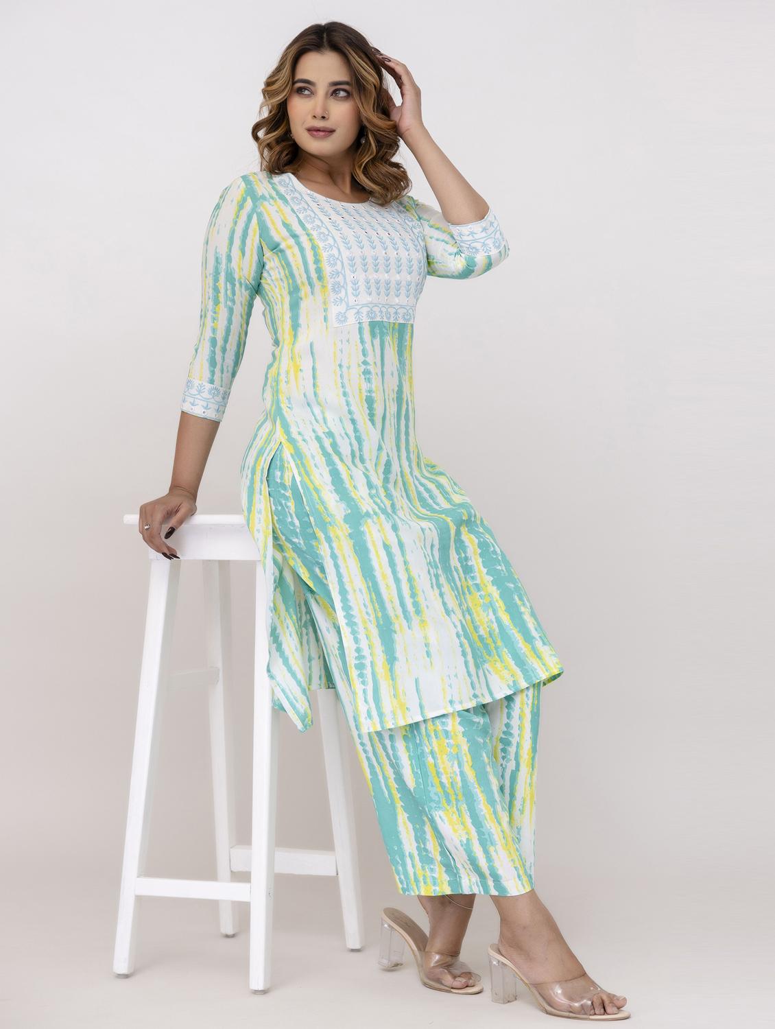 women printed round neck kurta and pant set