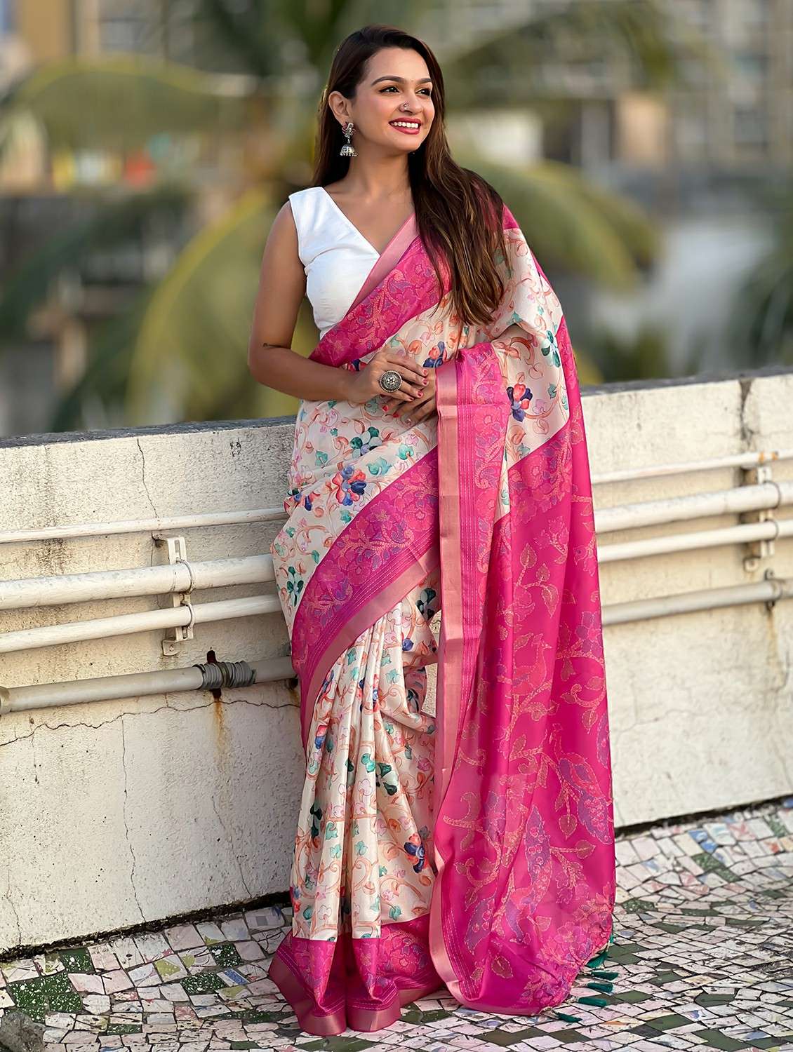 women floral printed bordered saree with blouse - 21965096 -  Standard Image - 1