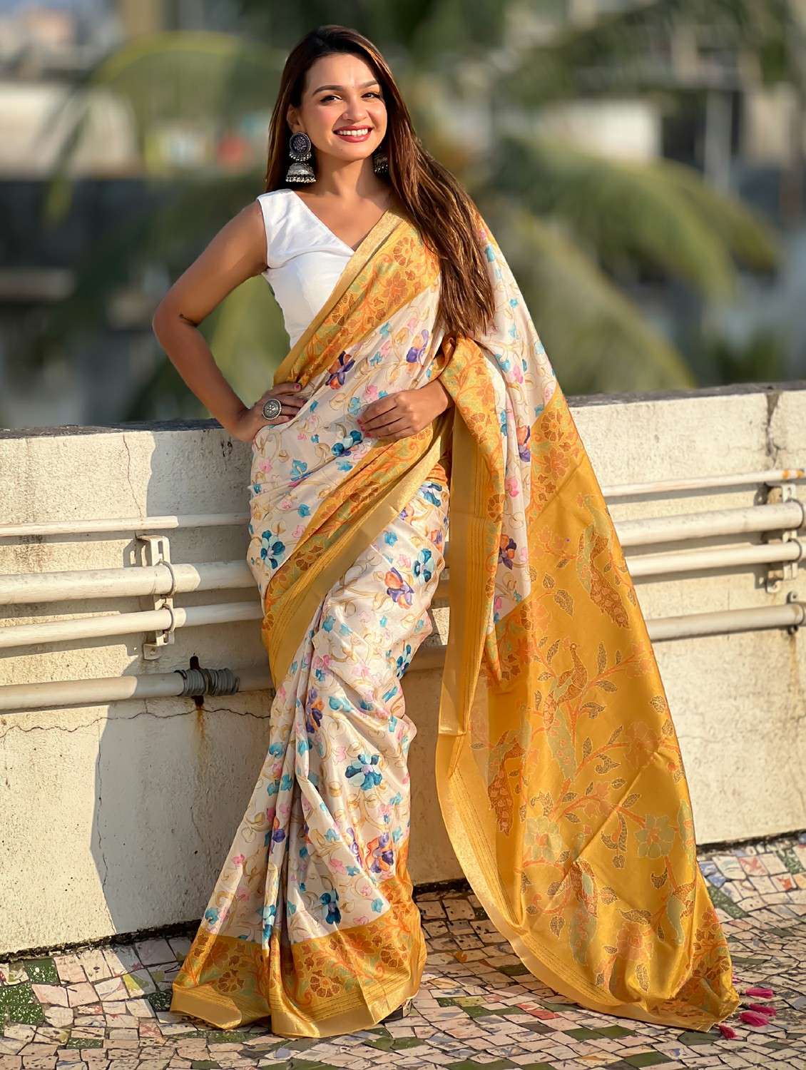 women floral printed bordered saree with blouse - 21965098 -  Standard Image - 1