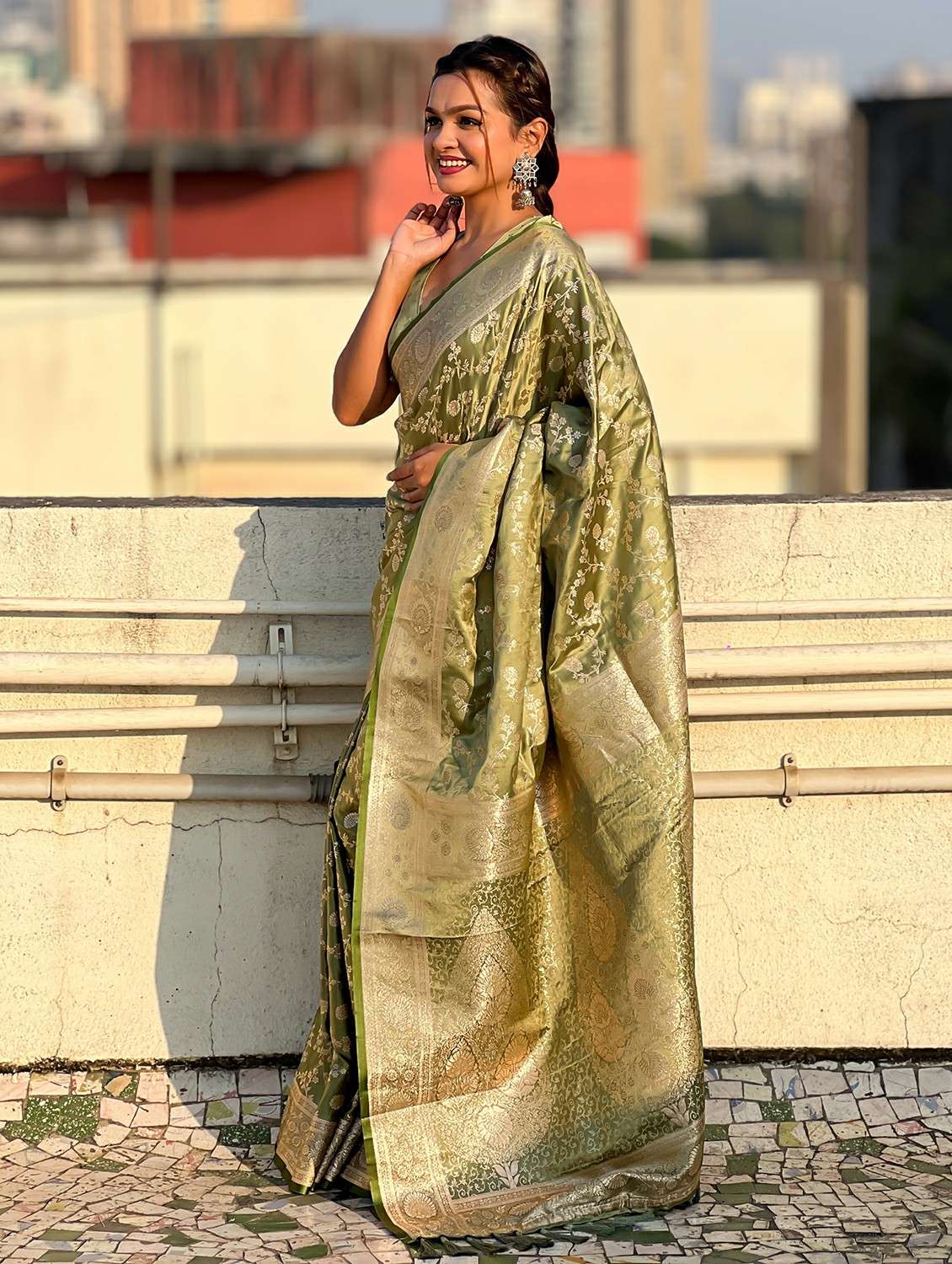 women self design banarasi saree with blouse - 21965102 -  Standard Image - 1