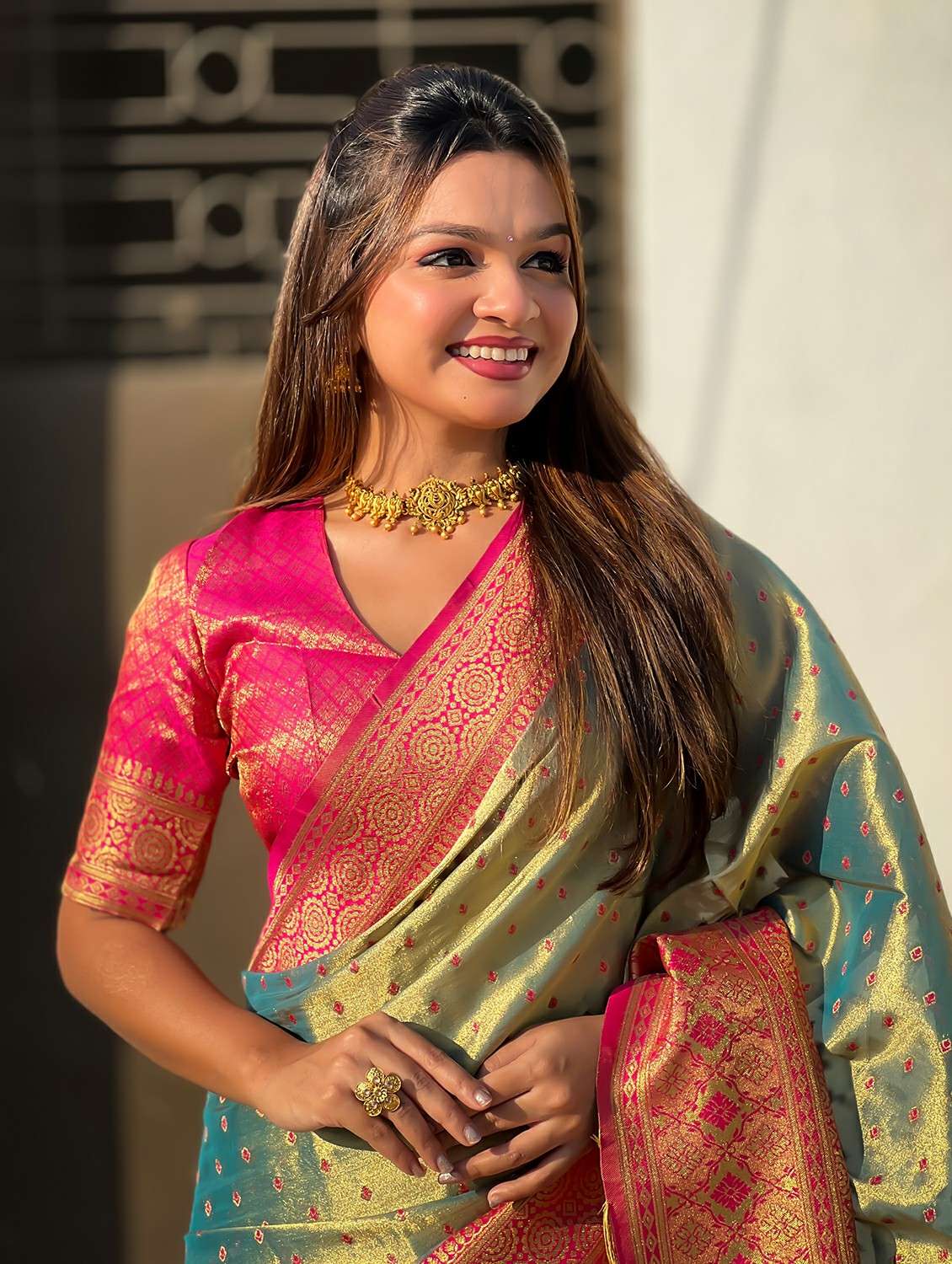 women self design banarasi saree with blouse - 21965104 -  Standard Image - 4