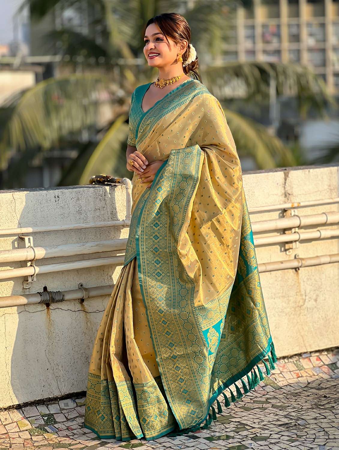 women self design banarasi saree with blouse - 21965105 -  Standard Image - 1